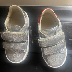 Beautiful Gucci girl sneakers fit toddler 12-18 month Gucci size 20